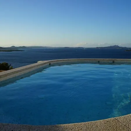 Sleeps 11 With Pool And Air Con Cala Bitta