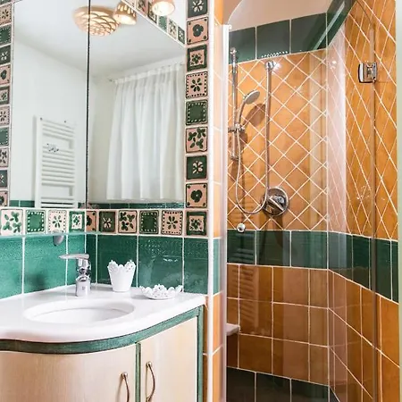 Sleeps 11 With Pool And Air Con