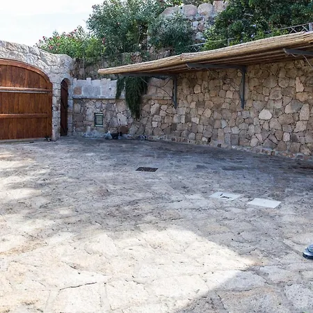 Вилла Sleeps 11 With Pool And Air Con *