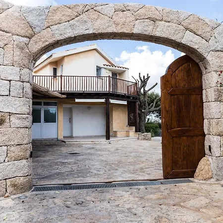 Sleeps 11 With Pool And Air Con
